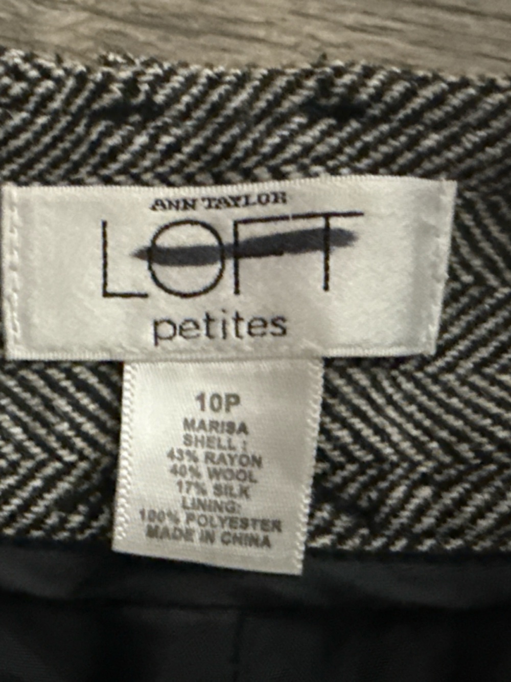 LOFT Petites Herringbone Bermuda Shorts 10P Black Sequin Side Panel Dressy - Picture 6 of 9